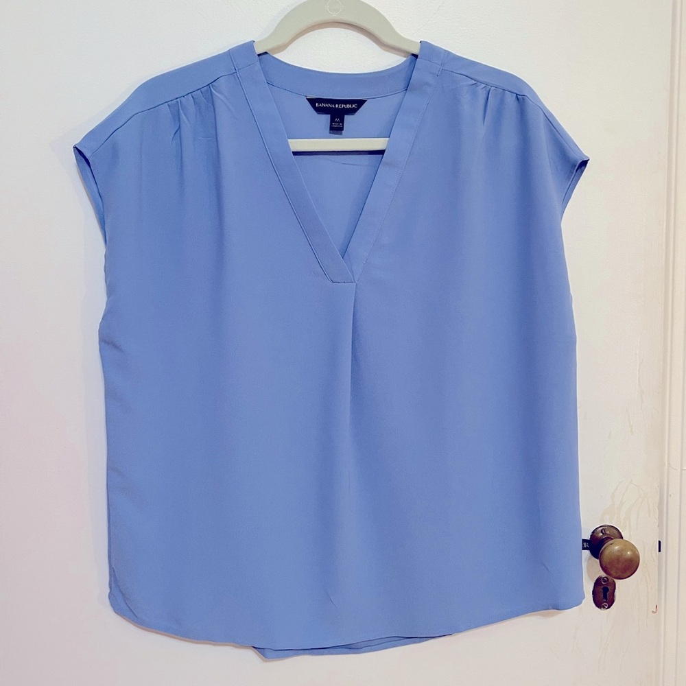 NWOT Banana Republic V-Neck Blouse Pale Blue Size M